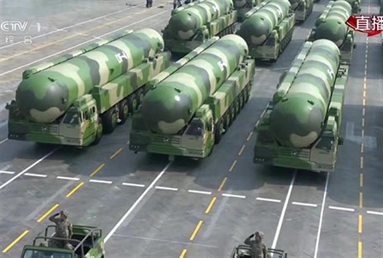 上?；垓v分享閱兵圖片